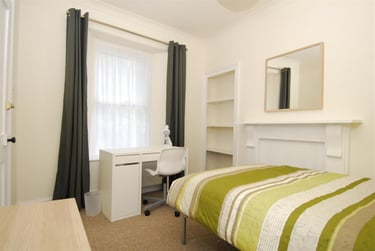 4 bed house, Clifton Place, Greenbank, Plymouth, PL48HX - Image 4